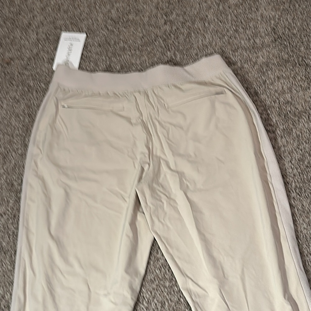 Athleta Pants Womens Size 10/P Brookyln Ankle Beige Lightweight Pull On /‎ NWT - Picture 7 of 10